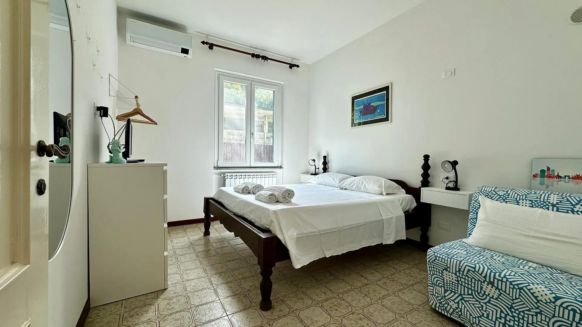 Terrace & Parking - Holiday Home Near Fegina Beach Monterosso al Mare Apartment